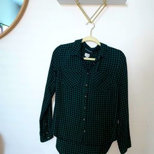 Long flannel black and green shirt